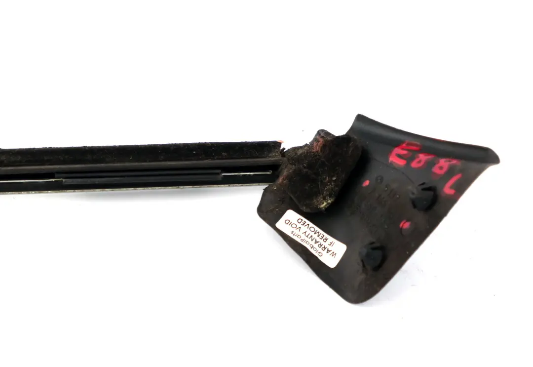 Izquierda Exterior Burlete Tapa Embellecedor Alu Mate para BMW E88 con número de pieza 7165001 BMW E88 Izquierda Exterior Burlete Tapa Embellecedor Alu Mate - SKU 7165001 - Número de pieza 7165001