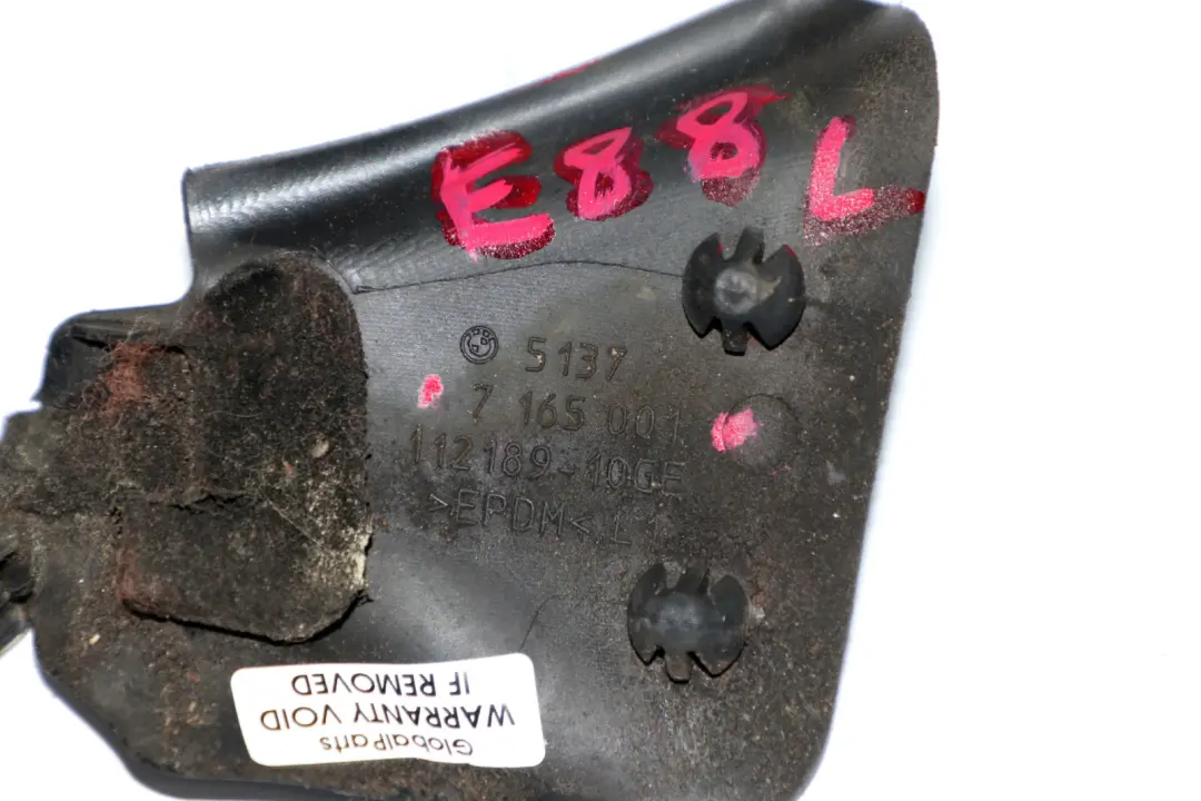 Sinistra Striscia paraspruzzi esterna Copertura Alu Opaco per BMW E88 con numero di parte 7165001 BMW E88 Sinistra Striscia paraspruzzi esterna Copertura Alu Opaco - SKU 7165001 - Numero di parte 7165001