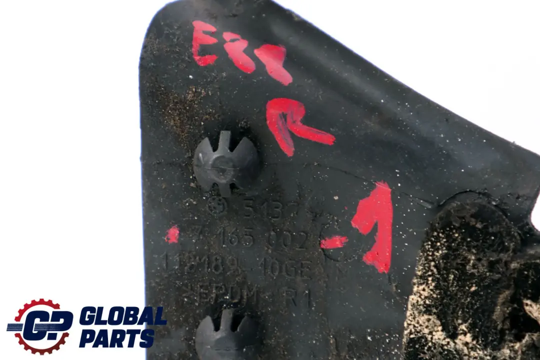 Chiusino Esterno Posteriore Destro Nero per BMW E88 Cabrio con numero di parte 7165002 BMW E88 Cabrio Chiusino Esterno Posteriore Destro Nero - SKU 7165002-1 - Numero di parte 7165002