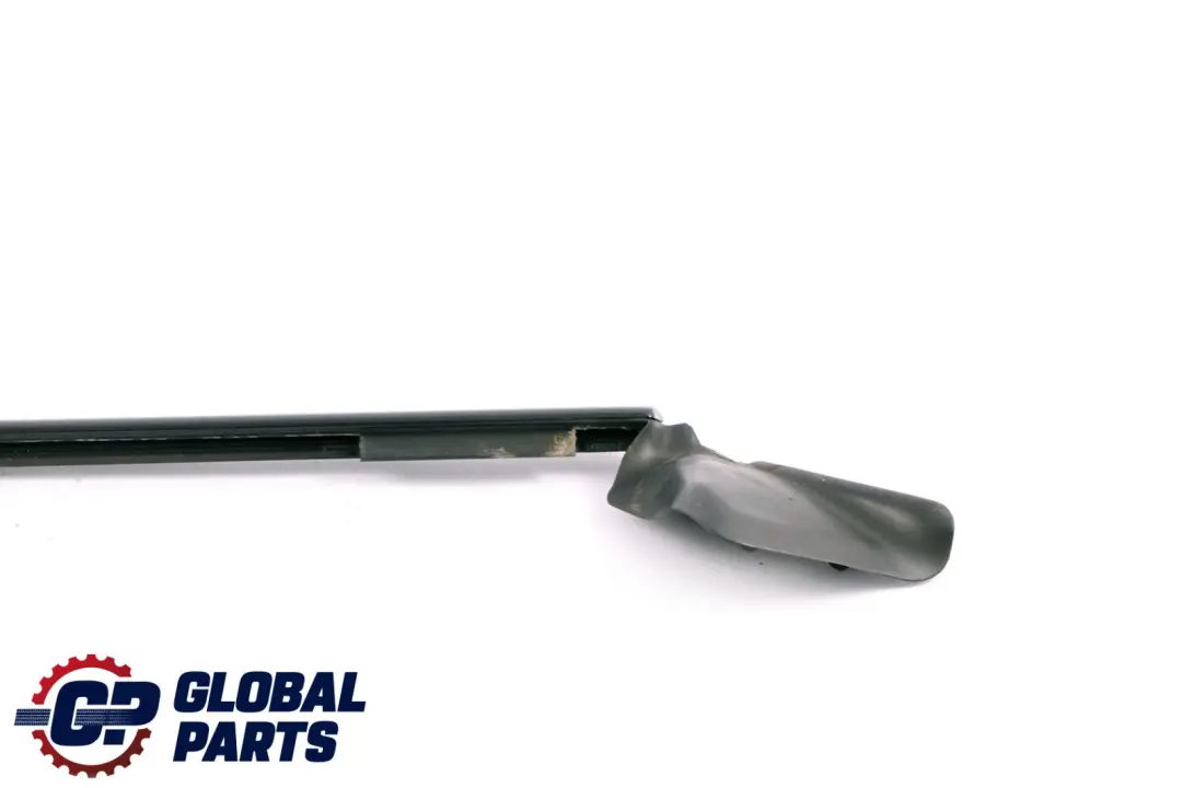 Derecho Exterior Burlete Tapa Embellecedor Negro para BMW E88 con número de pieza 7165002 BMW E88 Derecho Exterior Burlete Tapa Embellecedor Negro - SKU 7165002-1 - Número de pieza 7165002