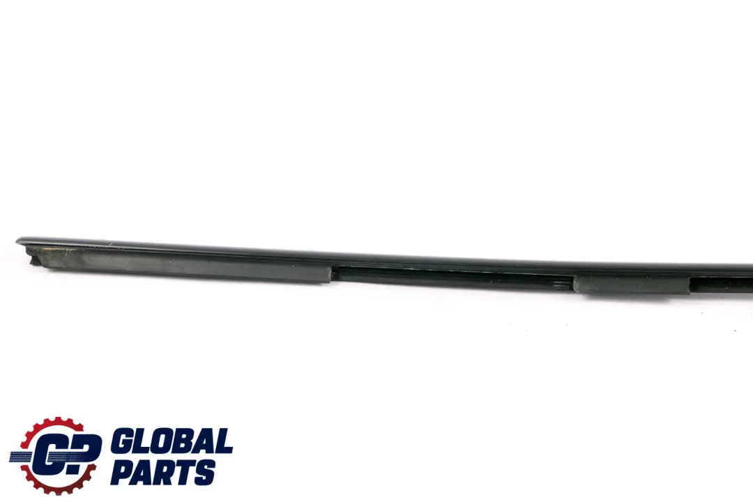 Derecho Exterior Burlete Tapa Embellecedor Negro para BMW E88 con número de pieza 7165002 BMW E88 Derecho Exterior Burlete Tapa Embellecedor Negro - SKU 7165002-1 - Número de pieza 7165002