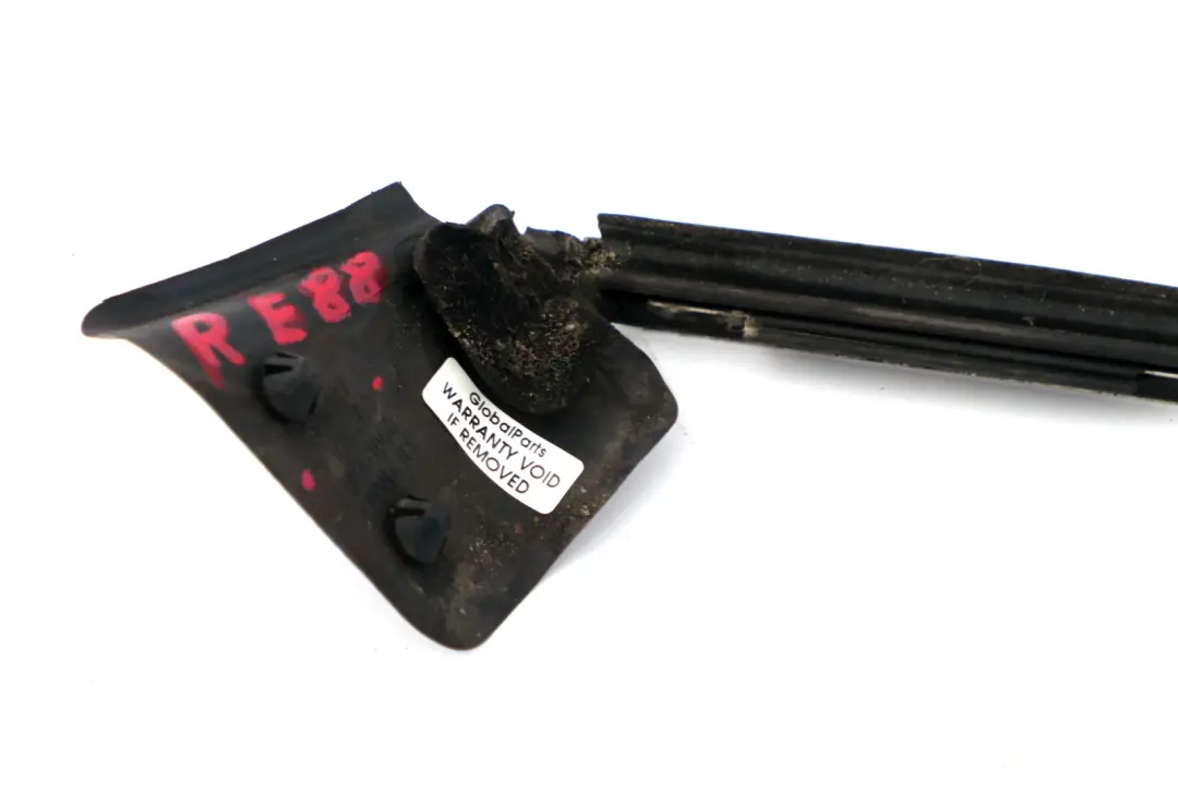  Guarnizione Tenuta Esterna Destra BMW E88 Copertura In Alluminio Opaco - SKU 7165002 - Numero di parte 7165002