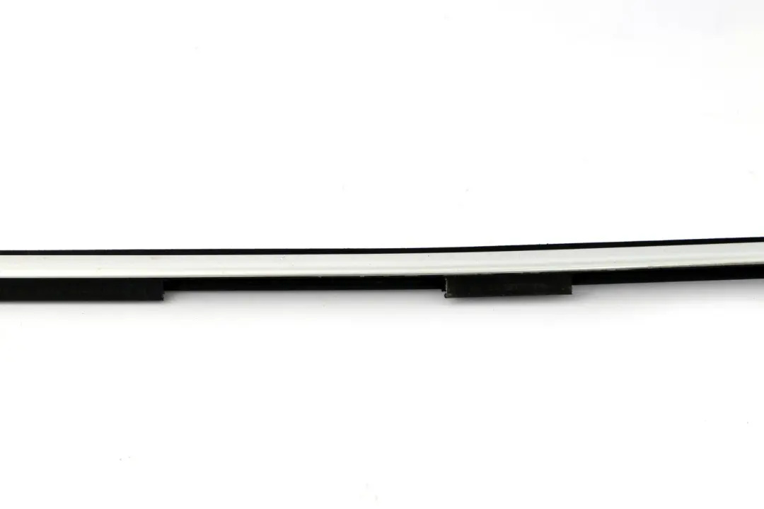  Garniture De Joint D'Étanchéité Extérieur Droit BMW E88 Aluminium Mat - SKU 7165002 - Numéro de pièce 7165002