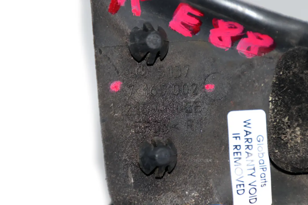 Listwa Uszczelka Szyby Drzwi Prawa Aluminium Matowa do BMW E88 o numerze 7165002 BMW E88 Listwa Uszczelka Szyby Drzwi Prawa Aluminium Matowa - SKU 7165002 - Numer Części 7165002