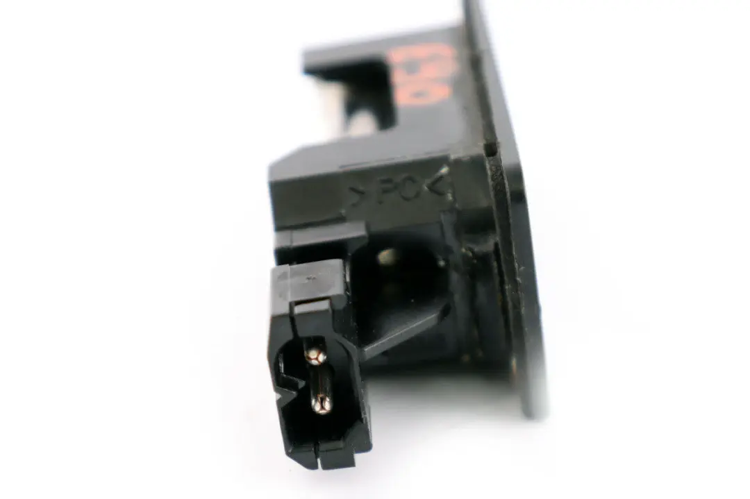 Lámpara De Luz De Matrícula para BMW E39 E60 E61 E71 E90 E91 E92 con número de pieza 7165646 BMW E39 E60 E61 E71 E90 E91 E92 Lámpara De Luz De Matrícula - SKU 7165646 - Número de pieza 7165646