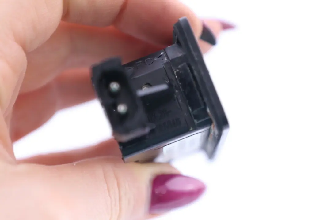 Kennzeichen Leuchte für BMW E39 E60 E61 E71 E90 E91 E92 mit Teilenummer 7165646 BMW E39 E60 E61 E71 E90 E91 E92 Kennzeichen Leuchte - SKU 7165646 - Teilenummer 7165646