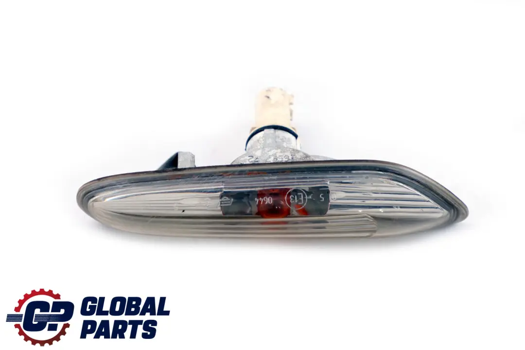 Feu Clignotant Supplem Gauche blanc pour BMW E60 E61 à propos du numéro de pièce 7165741 BMW E60 E61 Feu Clignotant Supplem Gauche blanc - SKU 7165741 - Numéro de pièce 7165741