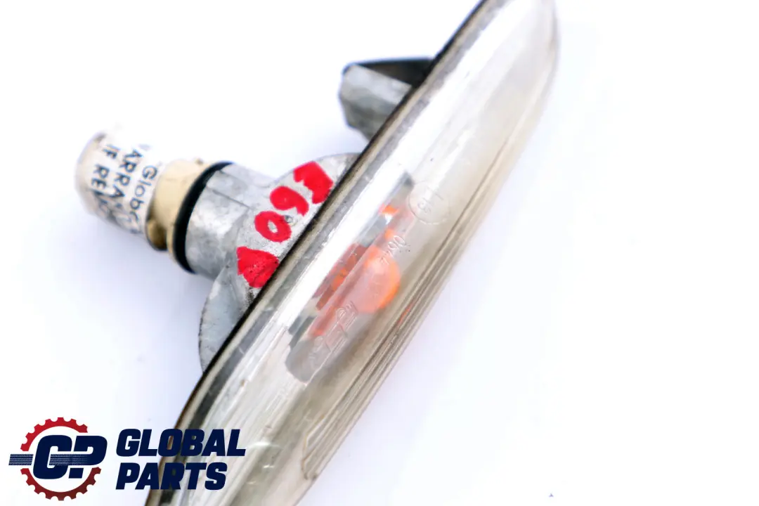 Indicador De intermitentes lateral derecho blanco para BMW E60 E61 con número de pieza 7165742 BMW E60 E61 Indicador De intermitentes lateral derecho blanco - SKU 7165742 - Número de pieza 7165742