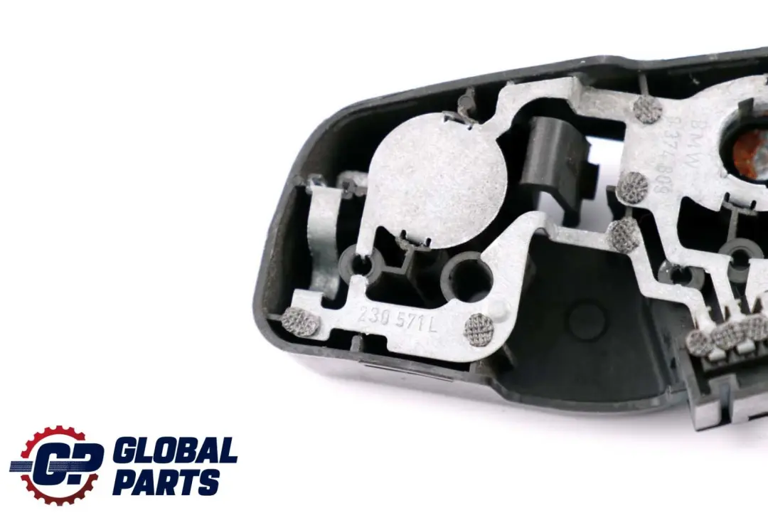 Portalampada Zoccolo Posteriore Sinistro per BMW E46 con numero di parte 7165743 BMW E46 Portalampada Zoccolo Posteriore Sinistro - SKU 7165743 - Numero di parte 7165743
