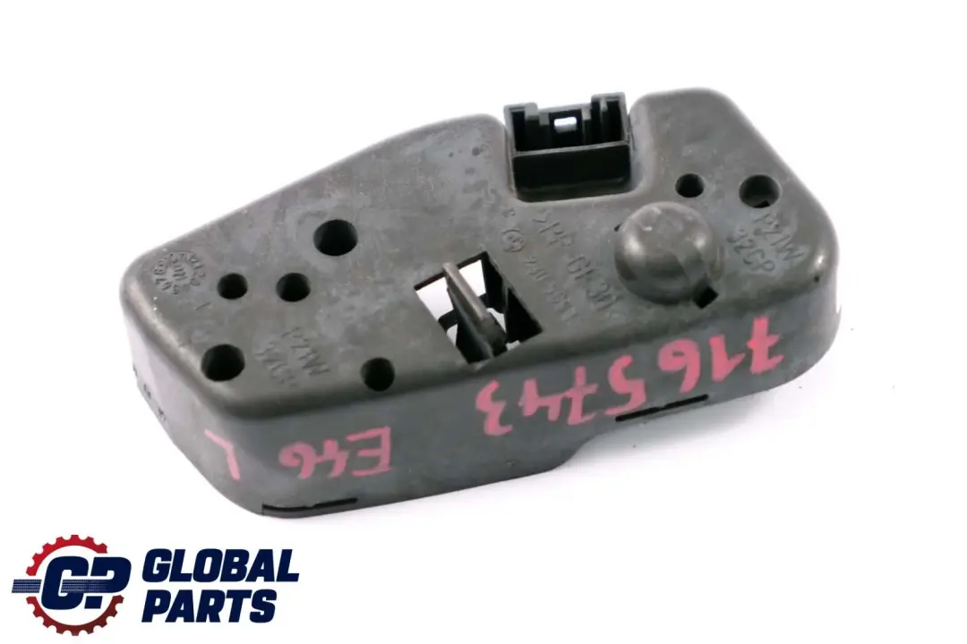 Portalampada Zoccolo Posteriore Sinistro per BMW E46 con numero di parte 7165743 BMW E46 Portalampada Zoccolo Posteriore Sinistro - SKU 7165743 - Numero di parte 7165743
