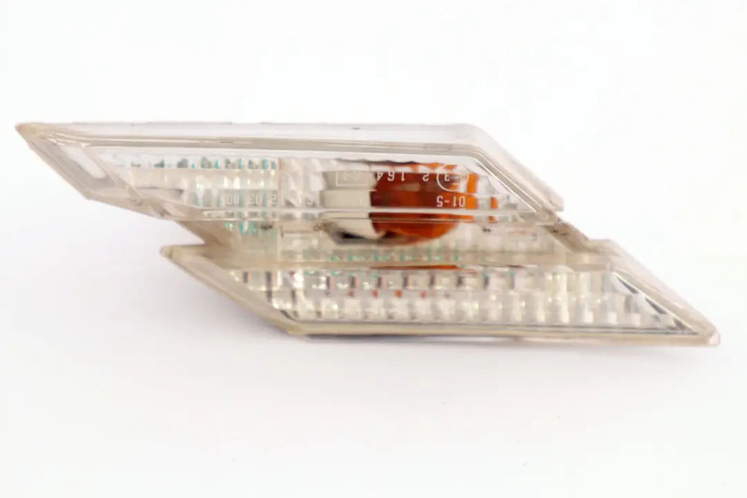 Indicateur de virage additionnel gauche blanc pour BMW Serie 6 E63 E64 LCI à propos du numéro de pièce 7165809 BMW Serie 6 E63 E64 LCI Indicateur de virage additionnel gauche blanc - SKU 7165809 - Numéro de pièce 7165809