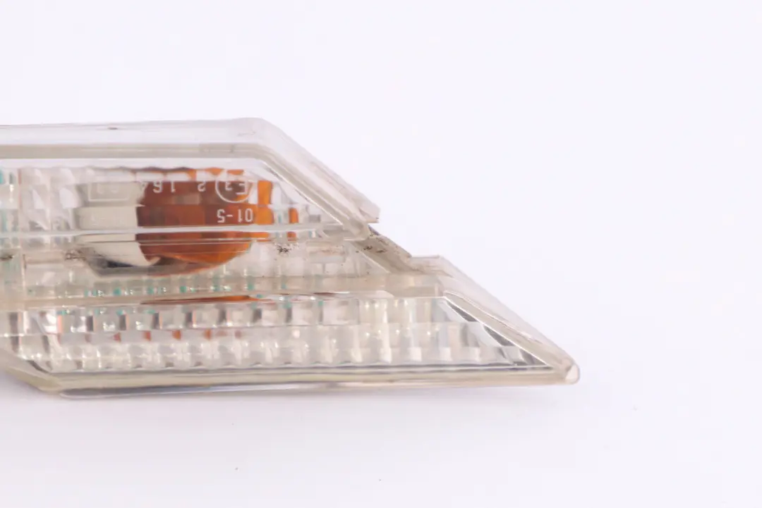 Luz intermitente adicional izquierda Blanco para BMW E63 E64 LCI con número de pieza 7165809 BMW E63 E64 LCI Luz intermitente adicional izquierda Blanco - SKU 7165809 - Número de pieza 7165809