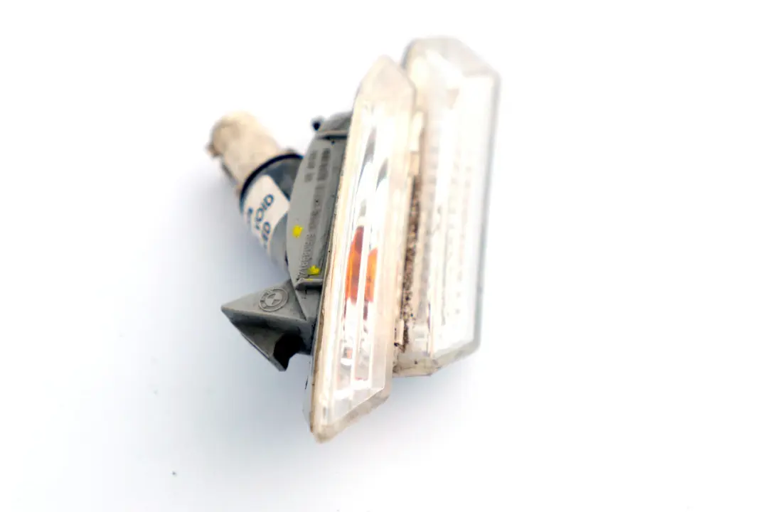 Luz intermitente adicional izquierda Blanco para BMW E63 E64 LCI con número de pieza 7165809 BMW E63 E64 LCI Luz intermitente adicional izquierda Blanco - SKU 7165809 - Número de pieza 7165809