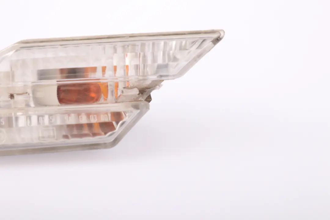 Indicateur de clignotant latéral blanc droit pour BMW E63 E64 à propos du numéro de pièce 7165810 BMW E63 E64 Indicateur de clignotant latéral blanc droit - SKU 7165810 - Numéro de pièce 7165810