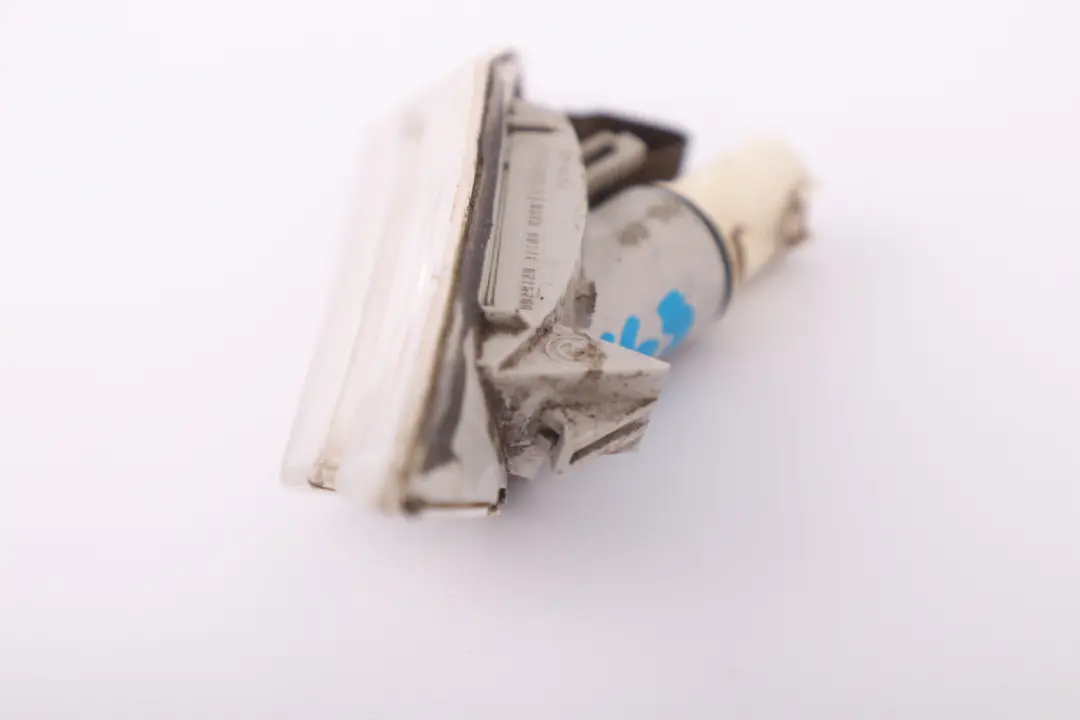 Indicateur de clignotant latéral blanc droit pour BMW E63 E64 à propos du numéro de pièce 7165810 BMW E63 E64 Indicateur de clignotant latéral blanc droit - SKU 7165810 - Numéro de pièce 7165810