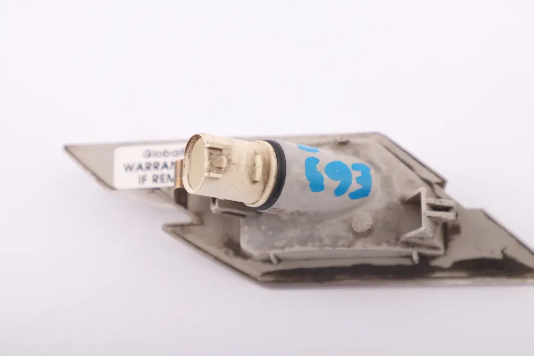 Zusatzblinkleuchte weiss rechts für BMW 6 er E63 E64 mit Teilenummer 7165810 BMW 6 er E63 E64 Zusatzblinkleuchte weiss rechts - SKU 7165810 - Teilenummer 7165810