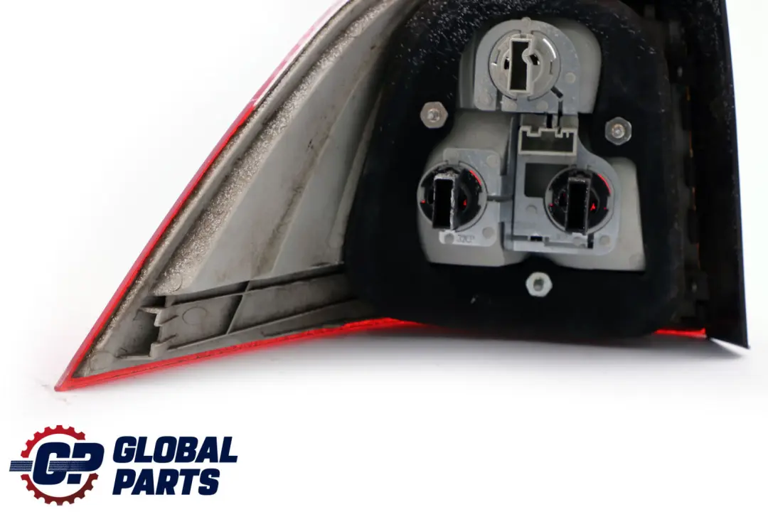 Heckleuchte Seitenwand Rechts Weiss für BMW 5 Series E61 mit Teilenummer 7165826 BMW 5 Series E61 Heckleuchte Seitenwand Rechts Weiss - SKU 7165826 - Teilenummer 7165826