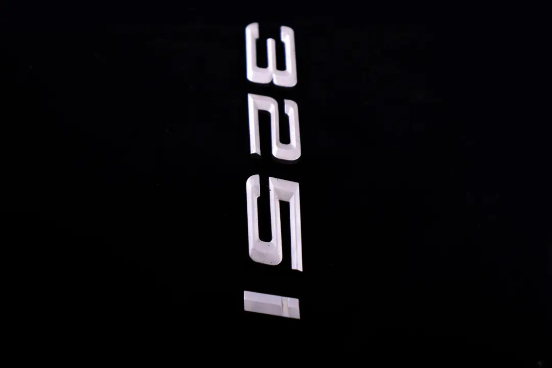 Kofferraum Emblem BMW E92 E93 LCI Aufgeklebt Heckklappe 325I - SKU 7166212 - Teilenummer 7166212