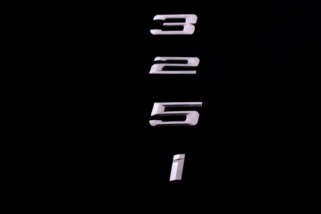  Kofferraum Emblem BMW E92 E93 LCI Aufgeklebt Heckklappe 325I - SKU 7166212 - Teilenummer 7166212