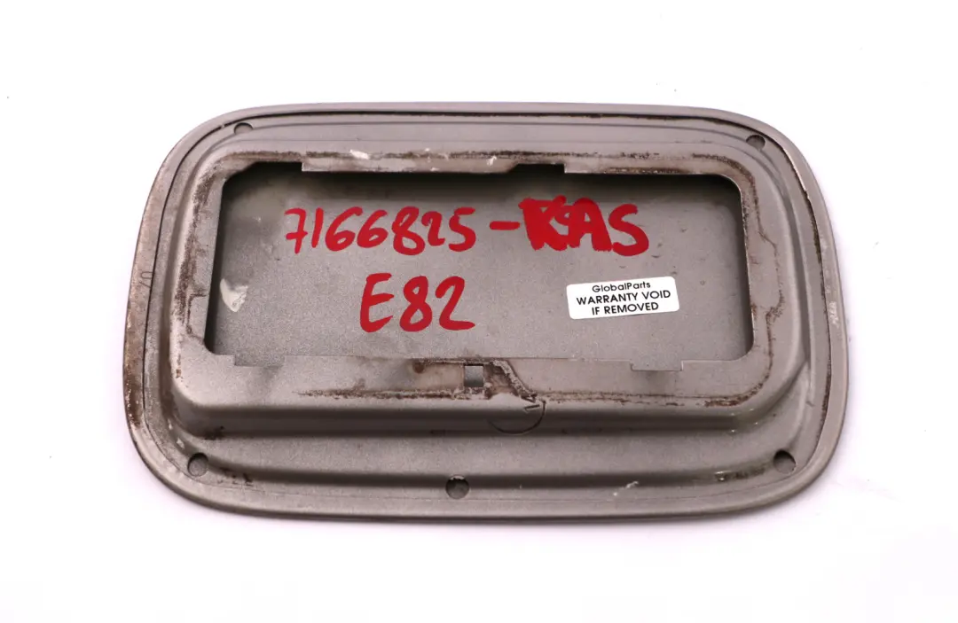 Klapa wlewu paliwa Kaschmirsilber do BMW E82 E88 o numerze 7166825 BMW E82 E88 Klapa wlewu paliwa Kaschmirsilber - SKU 7166825-KAS - Numer Części 7166825