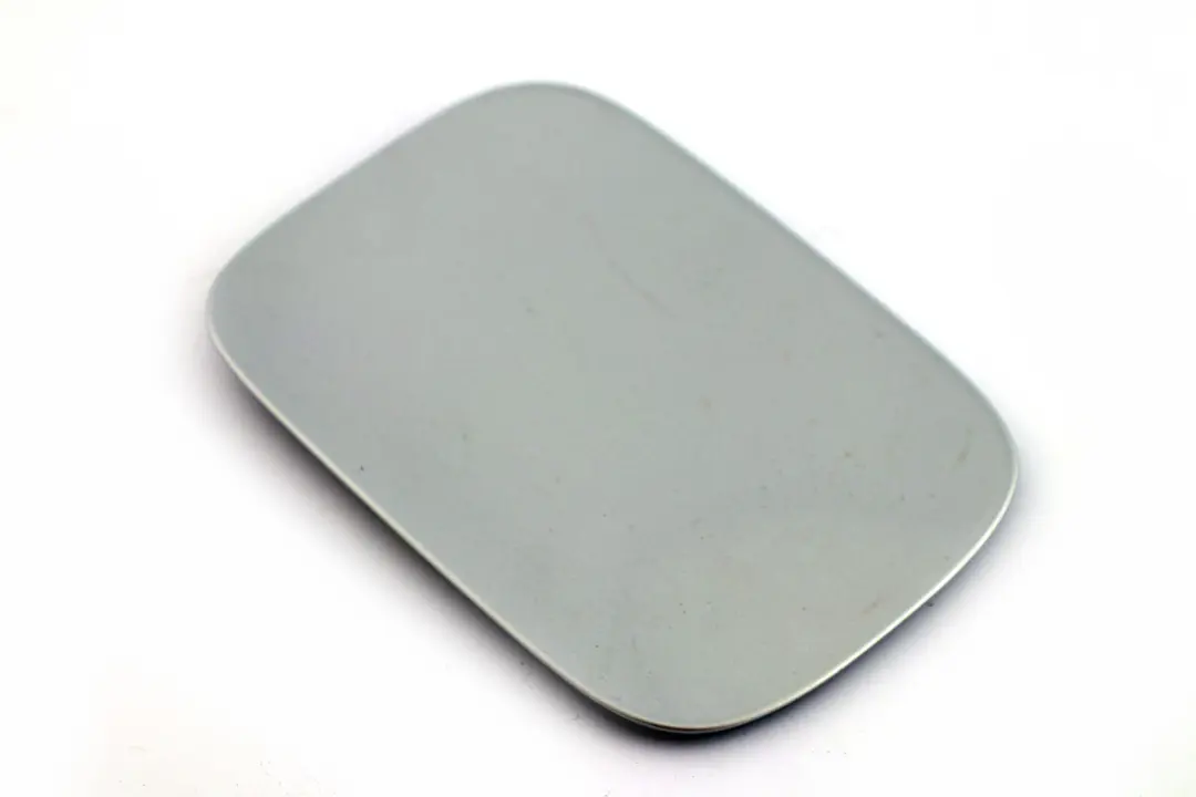 BMW 1er E82 E88 Einfüllklappe Kraftstoffdeckel Titansilber Metallic - SKU 7166825-TS - Teilenummer 7166825