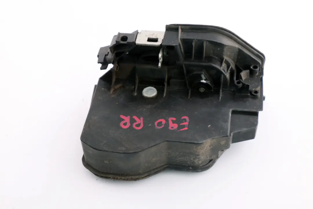 Serrure de porte droit arriere pour BMW 1 3 5 Serie E60 E87 E90 à propos du numéro de pièce 7167070 BMW 1 3 5 Serie E60 E87 E90 Serrure de porte droit arriere - SKU 7167070 - Numéro de pièce 7167070