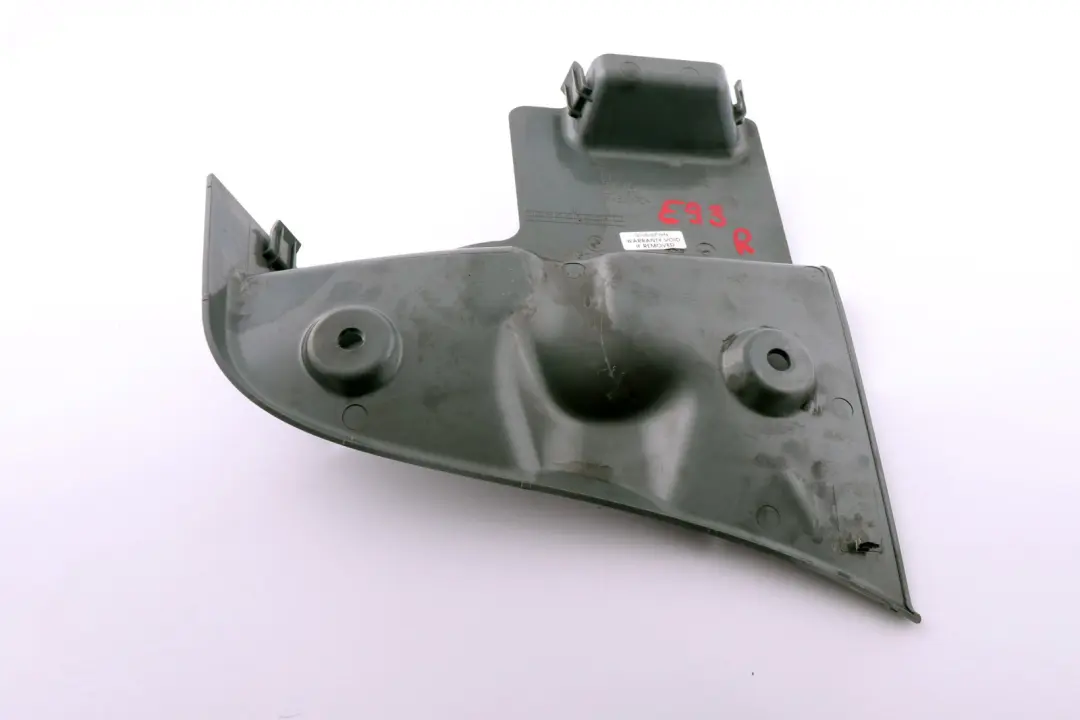 Osłona Obudowa Lampy Klapy Prawy Tył do BMW E93 o numerze 7167312 BMW E93 Osłona Obudowa Lampy Klapy Prawy Tył - SKU 7167312 - Numer Części 7167312