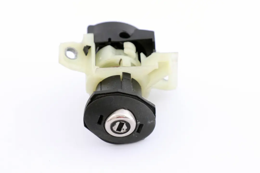 Zamek Klapy Bagażnika do BMW E90 E92 LCI o numerze 7167321 BMW E90 E92 LCI Zamek Klapy Bagażnika - SKU 7167321 - Numer Części 7167321