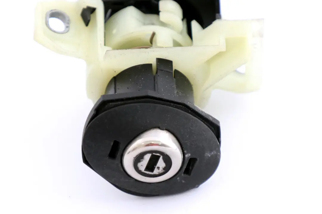 Zamek Klapy Bagażnika do BMW E90 E92 LCI o numerze 7167321 BMW E90 E92 LCI Zamek Klapy Bagażnika - SKU 7167321 - Numer Części 7167321