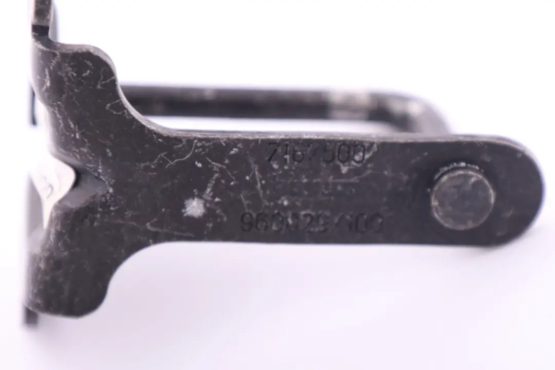 Barn Split Door Latch Striker Top para Mini Cooper One Clubman R55 Rear con número de pieza 7167500 Mini Cooper One Clubman R55 Rear Barn Split Door Latch Striker Top - SKU 7167500 - Número de pieza 7167500