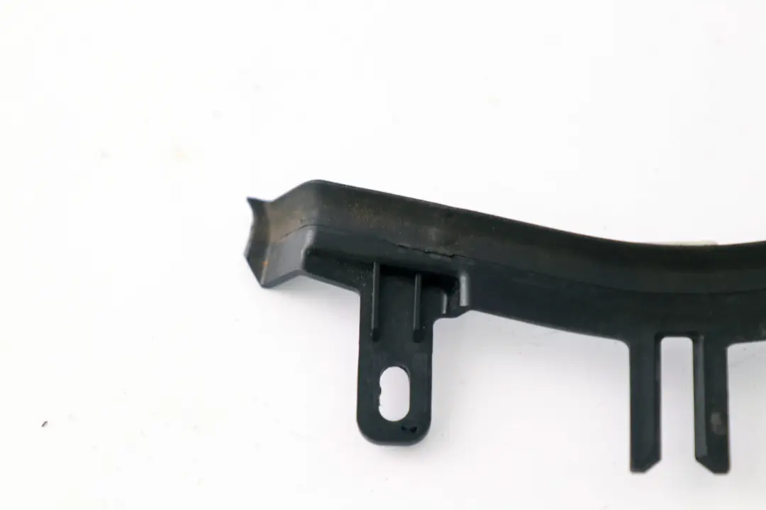 Tapa Tolding Top Flap Izquierda para BMW E88 con número de pieza 7168617 BMW E88 Tapa Tolding Top Flap Izquierda - SKU 7168617 - Número de pieza 7168617