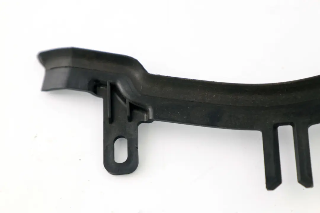 Couvercle rabattable droit pour BMW E88 à propos du numéro de pièce 7168618 BMW E88 Couvercle rabattable droit - SKU 7168618 - Numéro de pièce 7168618