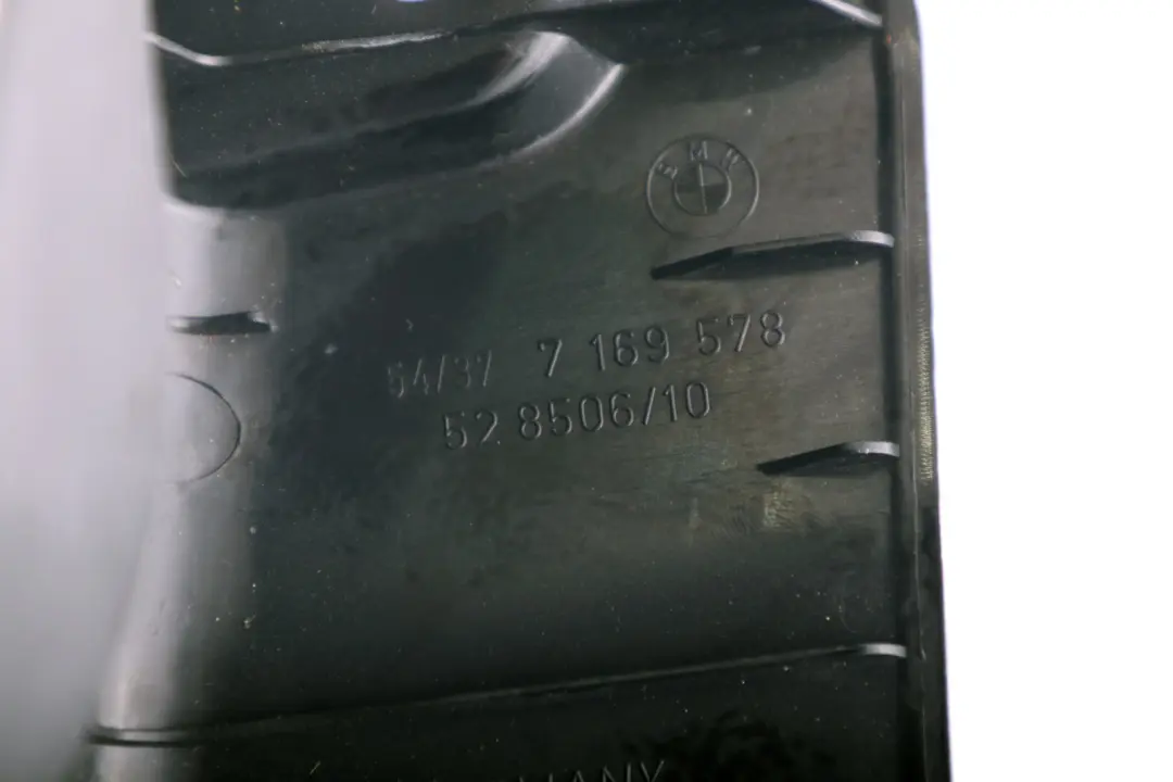 Mocowanie obudowa osłona prawa bagażnika do BMW E93 o numerze 7169578 BMW E93 Mocowanie obudowa osłona prawa bagażnika - SKU 7169578 - Numer Części 7169578