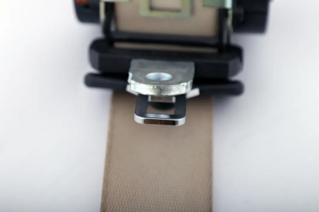 Oberer Gurt Hinten links Cremebeige für BMW E93 LCI mit Teilenummer 7169945 BMW E93 LCI Oberer Gurt Hinten links Cremebeige - SKU 7169945 - Teilenummer 7169945