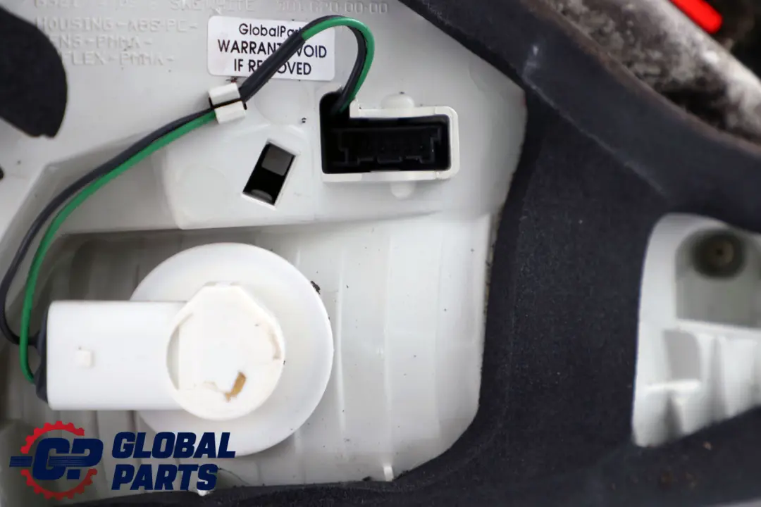 Lampe d'éclairage du couvercle de coffre hayon arrière droit pour BMW E63 E64 à propos du numéro de pièce 7170976 BMW E63 E64 Lampe d'éclairage du couvercle de coffre hayon arrière droit - SKU 7170976 - Numéro de pièce 7170976