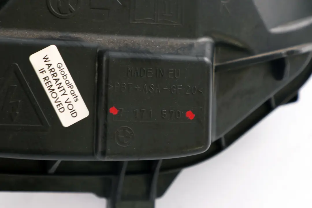 Headlight Right O/S Bulb Cover Cap Light to BMW E81 E82 E87 LCI with Part number 7171570 BMW E81 E82 E87 LCI Headlight Right O/S Bulb Cover Cap Light - SKU 7171570 - Part number 7171570