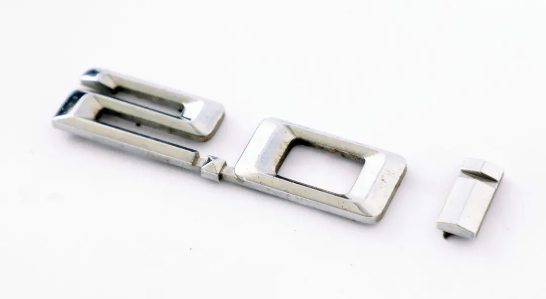 2.0I Roadster Tapa Maletero Trasero Adherido Emblema para BMW Z4 E85 con número de pieza 7172021 BMW Z4 E85 2.0I Roadster Tapa Maletero Trasero Adherido Emblema - SKU 7172021 - Número de pieza 7172021