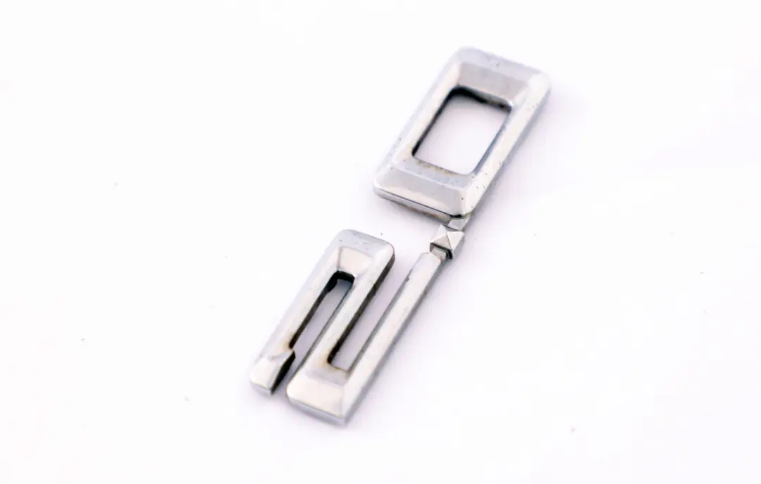 Tapa Maletero Trasero Adherido Emblema para BMW Z4 E85 2.0I Roadster con número de pieza 7172021 BMW Z4 E85 2.0I Roadster Tapa Maletero Trasero Adherido Emblema - SKU 7172021 - Número de pieza 7172021