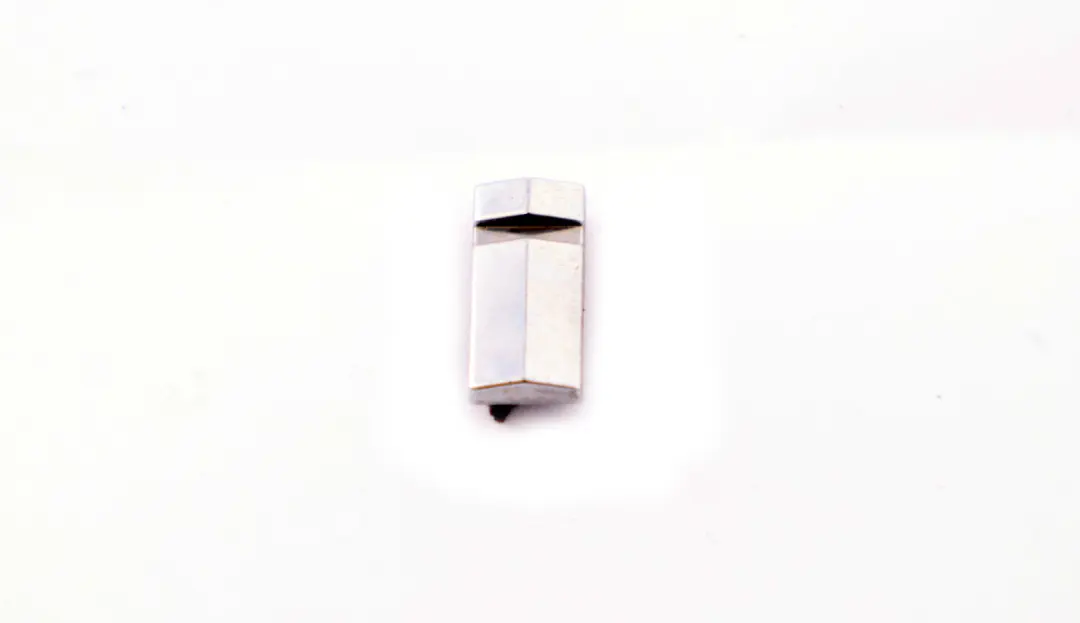 Tapa Maletero Trasero Adherido Emblema para BMW Z4 E85 2.0I Roadster con número de pieza 7172021 BMW Z4 E85 2.0I Roadster Tapa Maletero Trasero Adherido Emblema - SKU 7172021 - Número de pieza 7172021