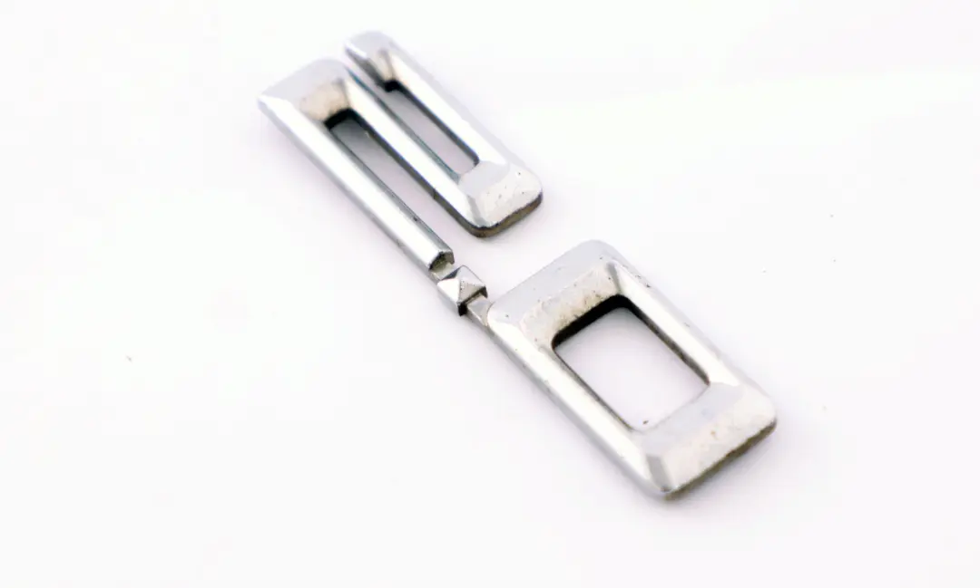 Napis Emblemat Klapy Bagażnika 2.0I do BMW Z4 E85 Roadster o numerze 7172021 BMW Z4 E85 Roadster Napis Emblemat Klapy Bagażnika 2.0I - SKU 7172021 - Numer Części 7172021