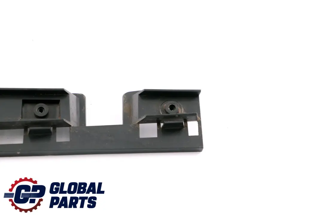 Tira De retencion Pilar B Izquierdo para BMW E87N LCI con número de pieza 7174399 BMW E87N LCI Tira De retencion Pilar B Izquierdo - SKU 7174399 - Número de pieza 7174399