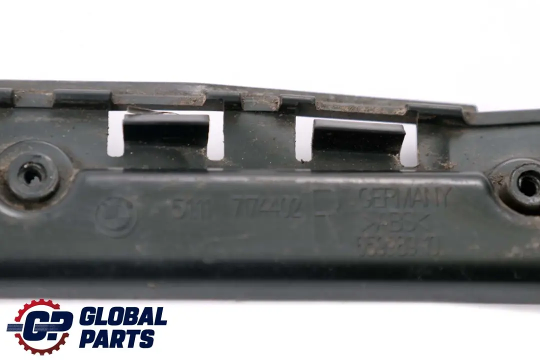 Tira De retencion Pilar C Derecha para BMW E87 LCI con número de pieza 7174402 BMW E87 LCI Tira De retencion Pilar C Derecha - SKU 7174402 - Número de pieza 7174402