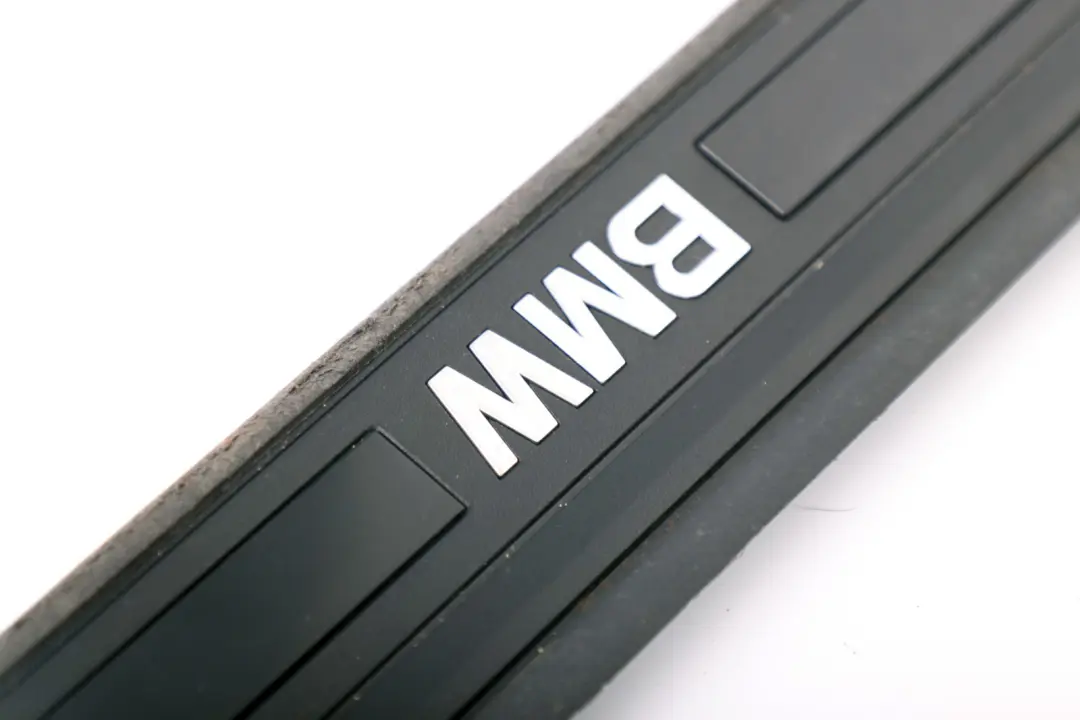 Joint de seuil de porte avant gauche pour BMW E81 E82 à propos du numéro de pièce 7174559 BMW E81 E82 Joint de seuil de porte avant gauche - SKU 7174559 - Numéro de pièce 7174559