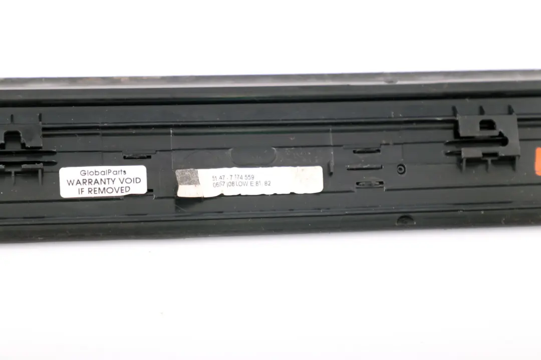 Porta d'ingresso Striscia di copertura anteriore sinistra per BMW E81 E82 con numero di parte 7174559 BMW E81 E82 Porta d'ingresso Striscia di copertura anteriore sinistra - SKU 7174559 - Numero di parte 7174559