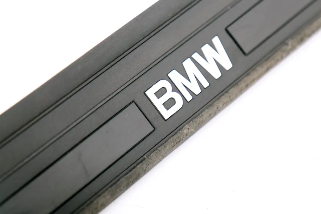 BMW E81 E82 E88 Bande de recouvrement entrée intérieur noir droite - SKU 7174560 - Numéro de pièce 7174560