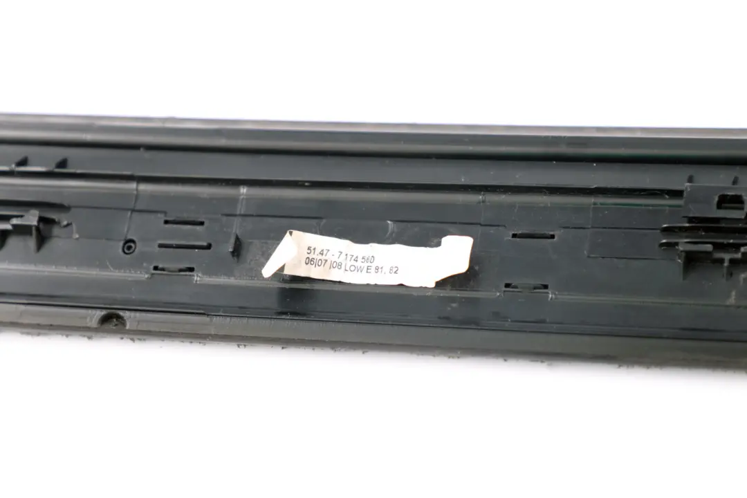 BMW E81 E82 E88 Bande de recouvrement entrée intérieur noir droite - SKU 7174560 - Numéro de pièce 7174560