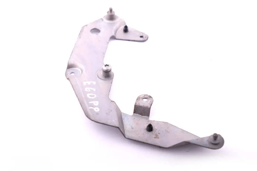 Mocowanie Uchwyt Zamka Drzwi Przód do BMW E60 E61 o numerze 7174632 BMW E60 E61 Mocowanie Uchwyt Zamka Drzwi Przód - SKU 7174632 - Numer Części 7174632