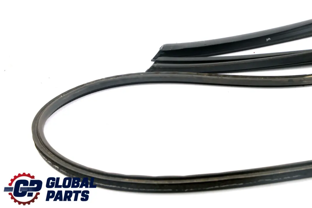 Prowadnica Uszczelka Szyby Tył Tylna Dach do BMW E88 o numerze 7174800 BMW E88 Prowadnica Uszczelka Szyby Tył Tylna Dach - SKU 7174800 - Numer Części 7174800