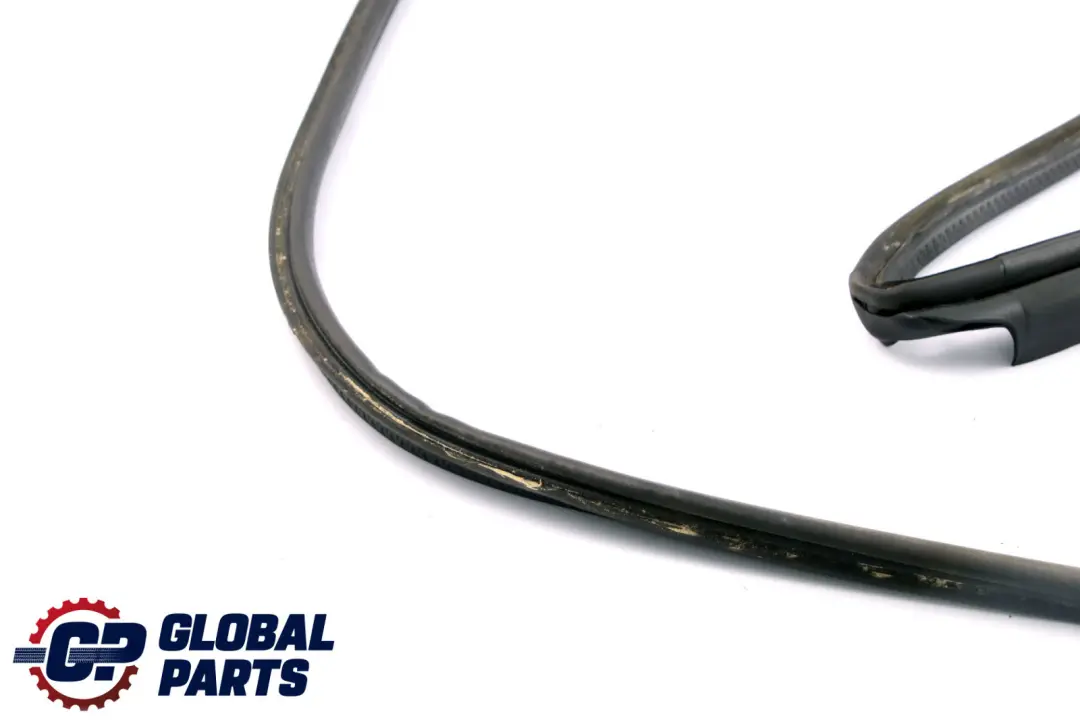 Guia de la Ventana Junta Trasera Capota Plegable para BMW E88 con número de pieza 7174800 BMW E88 Guia de la Ventana Junta Trasera Capota Plegable - SKU 7174800 - Número de pieza 7174800