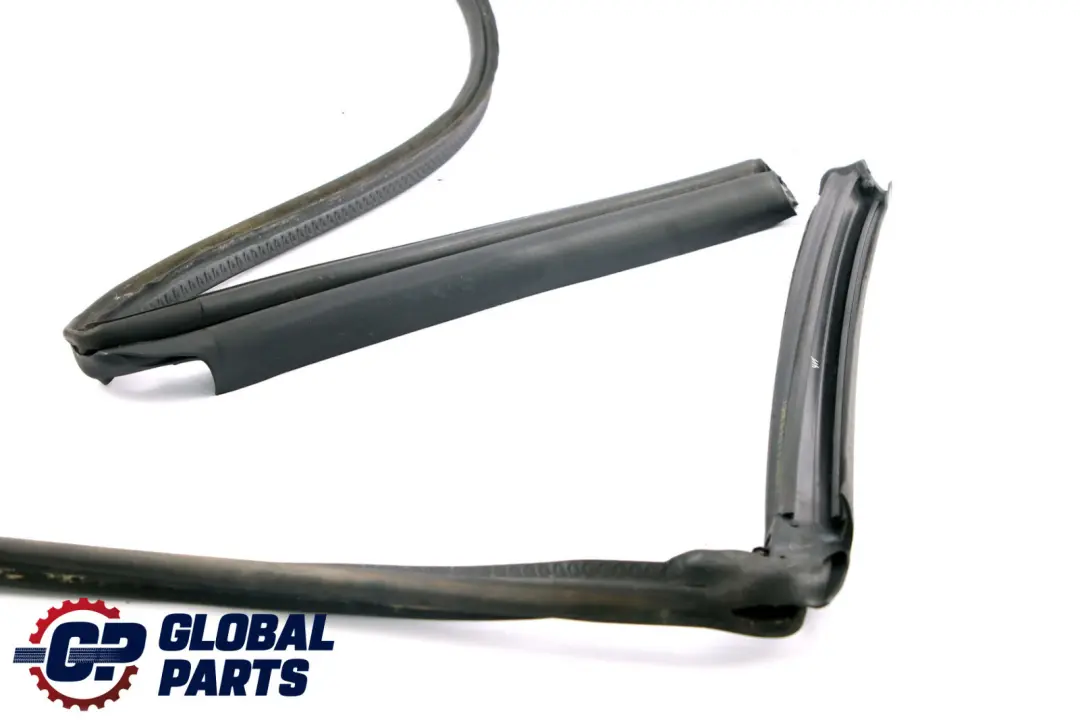 Prowadnica Uszczelka Szyby Tył Tylna Dach do BMW E88 o numerze 7174800 BMW E88 Prowadnica Uszczelka Szyby Tył Tylna Dach - SKU 7174800 - Numer Części 7174800